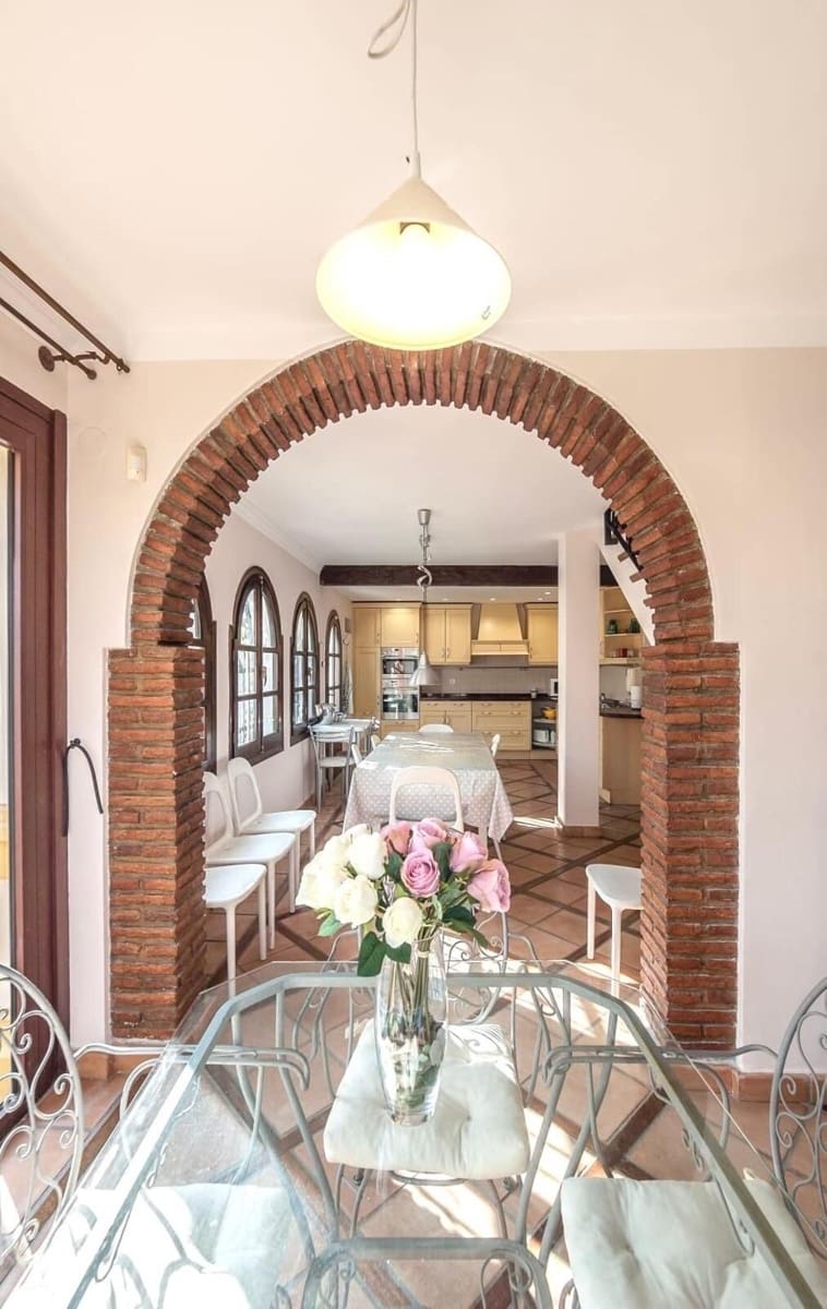 6 slaapkamer Villa te koop in Fuengirola met zwembad - € 780.000 (Ref: 9841076)