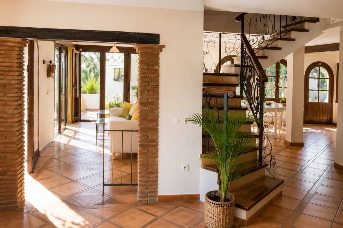6 slaapkamer Villa te koop in Fuengirola met zwembad - € 780.000 (Ref: 9841076)