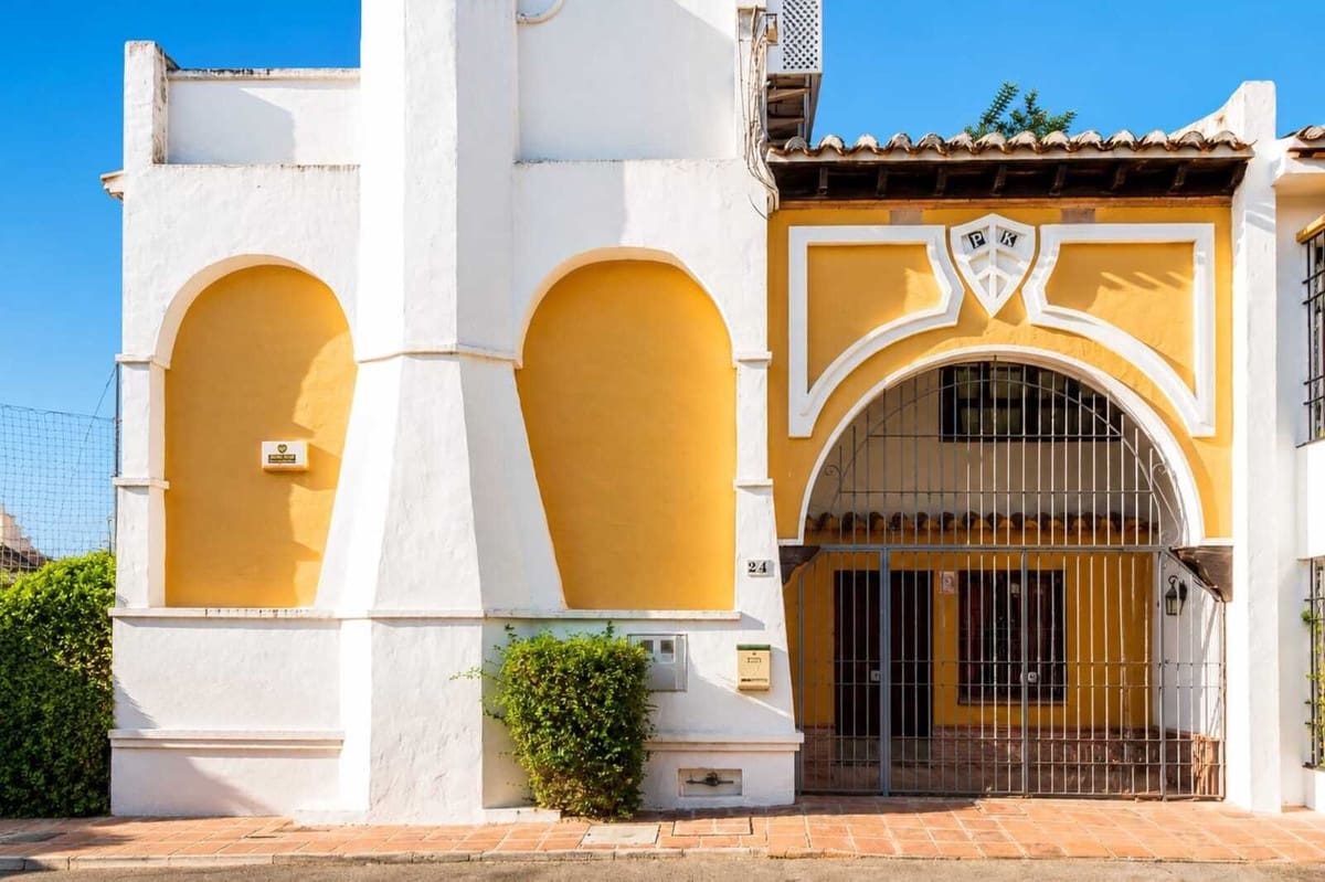 6 slaapkamer Villa te koop in Fuengirola met zwembad - € 780.000 (Ref: 9841076)