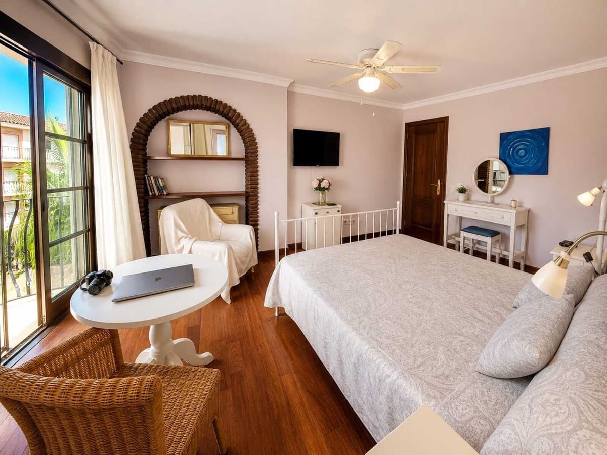 6 slaapkamer Villa te koop in Fuengirola met zwembad - € 780.000 (Ref: 9841076)