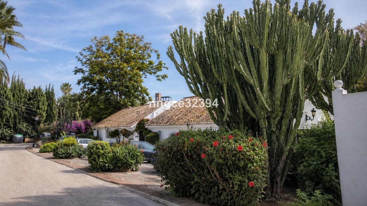 3 bedroom Townhouse for sale in Nueva Andalucia with pool - € 549,900 (Ref: 9844516)
