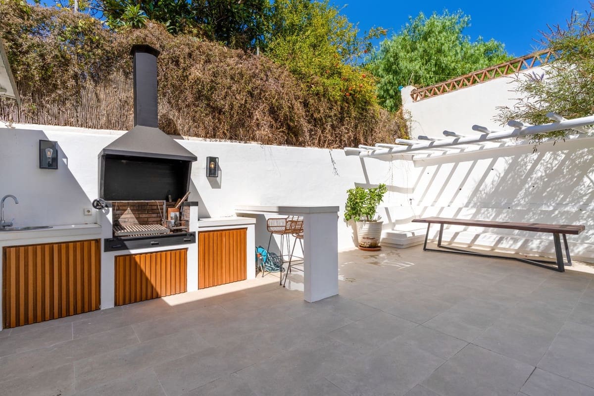 4 sovrum Semi-fristående Villa till salu i Marbella - 1 195 000 € (Ref: 9844517)