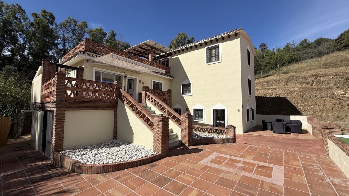 4 soveværelse Finca/Landehus til salg i La Cala de Mijas med swimmingpool - € 750.000 (Ref: 9844518)