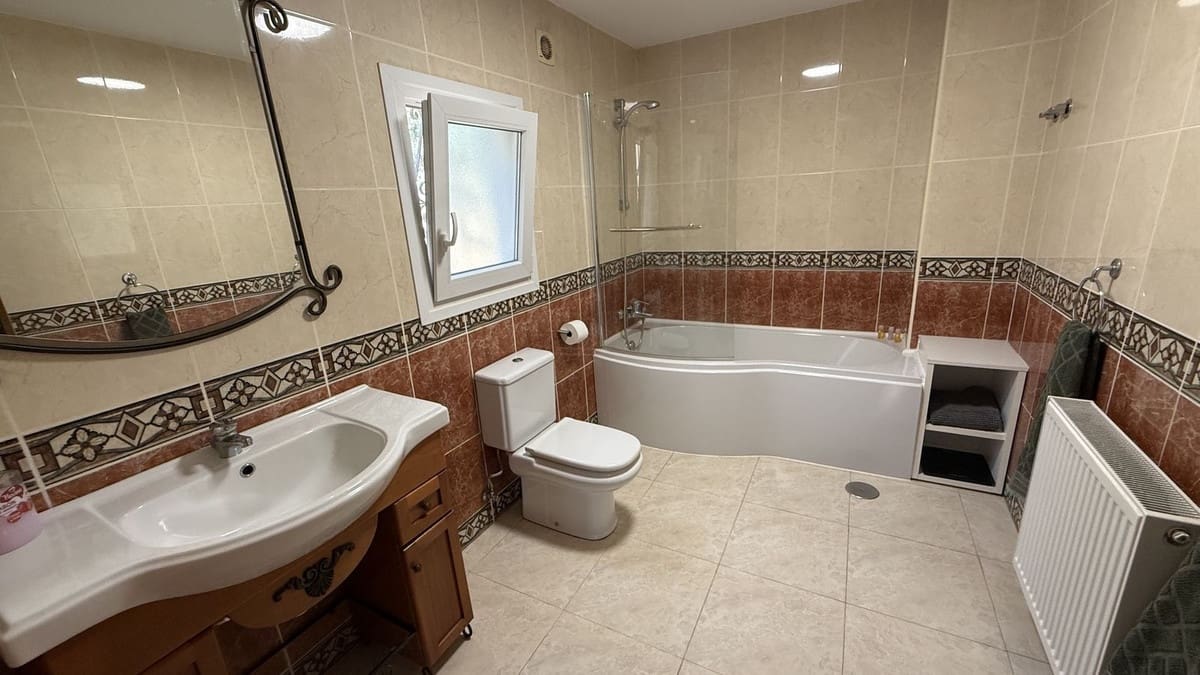 4 soveværelse Finca/Landehus til salg i La Cala de Mijas med swimmingpool - € 750.000 (Ref: 9844518)