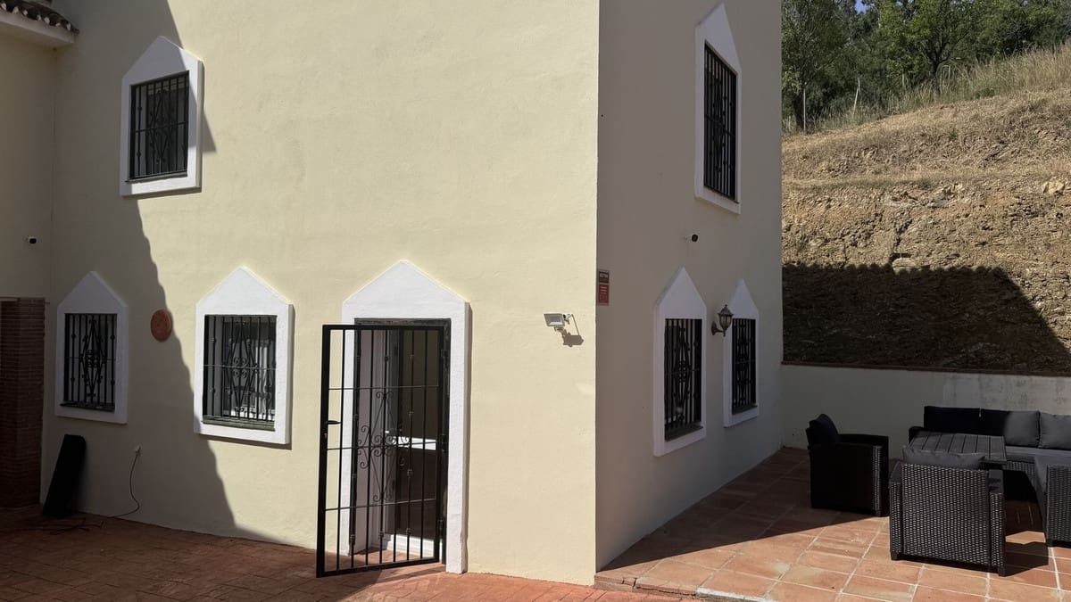 4 soveværelse Finca/Landehus til salg i La Cala de Mijas med swimmingpool - € 750.000 (Ref: 9844518)