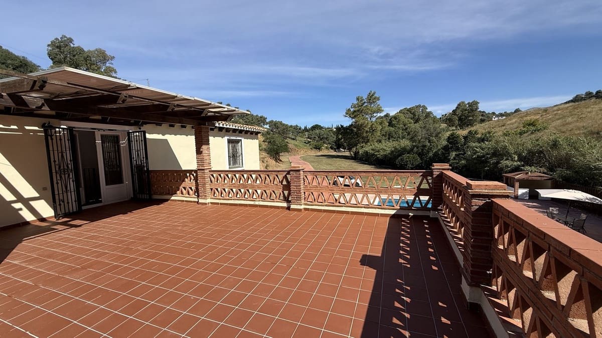 4 soveværelse Finca/Landehus til salg i La Cala de Mijas med swimmingpool - € 750.000 (Ref: 9844518)