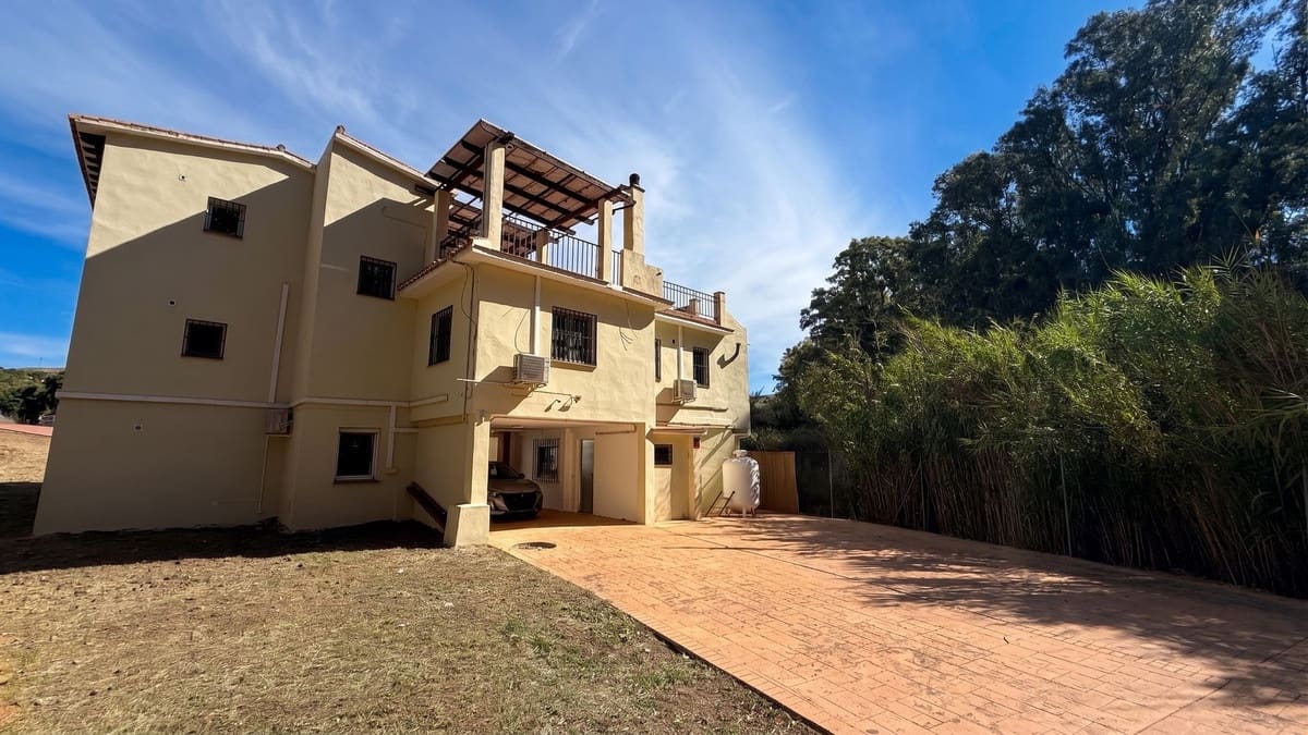 4 soveværelse Finca/Landehus til salg i La Cala de Mijas med swimmingpool - € 750.000 (Ref: 9844518)