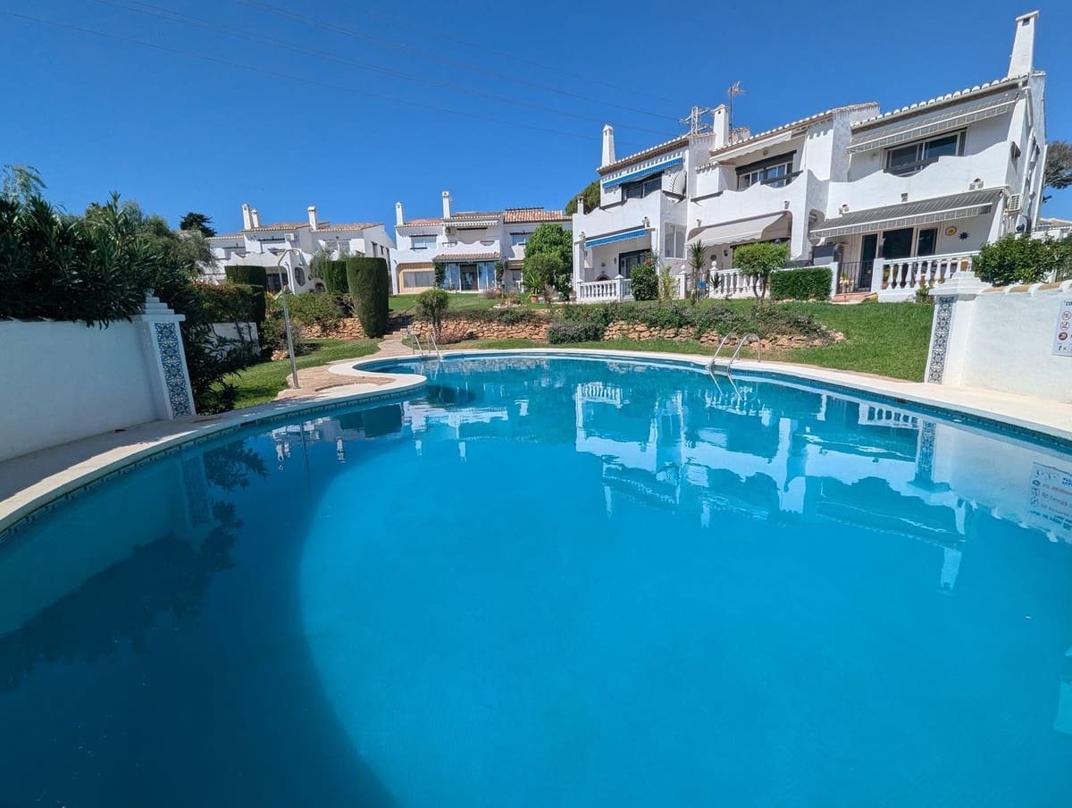 3 bedroom Townhouse for sale in Calahonda with pool - € 449,000 (Ref: 9849534)