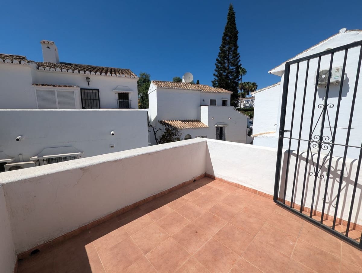 3 bedroom Townhouse for sale in Calahonda with pool - € 449,000 (Ref: 9849534)