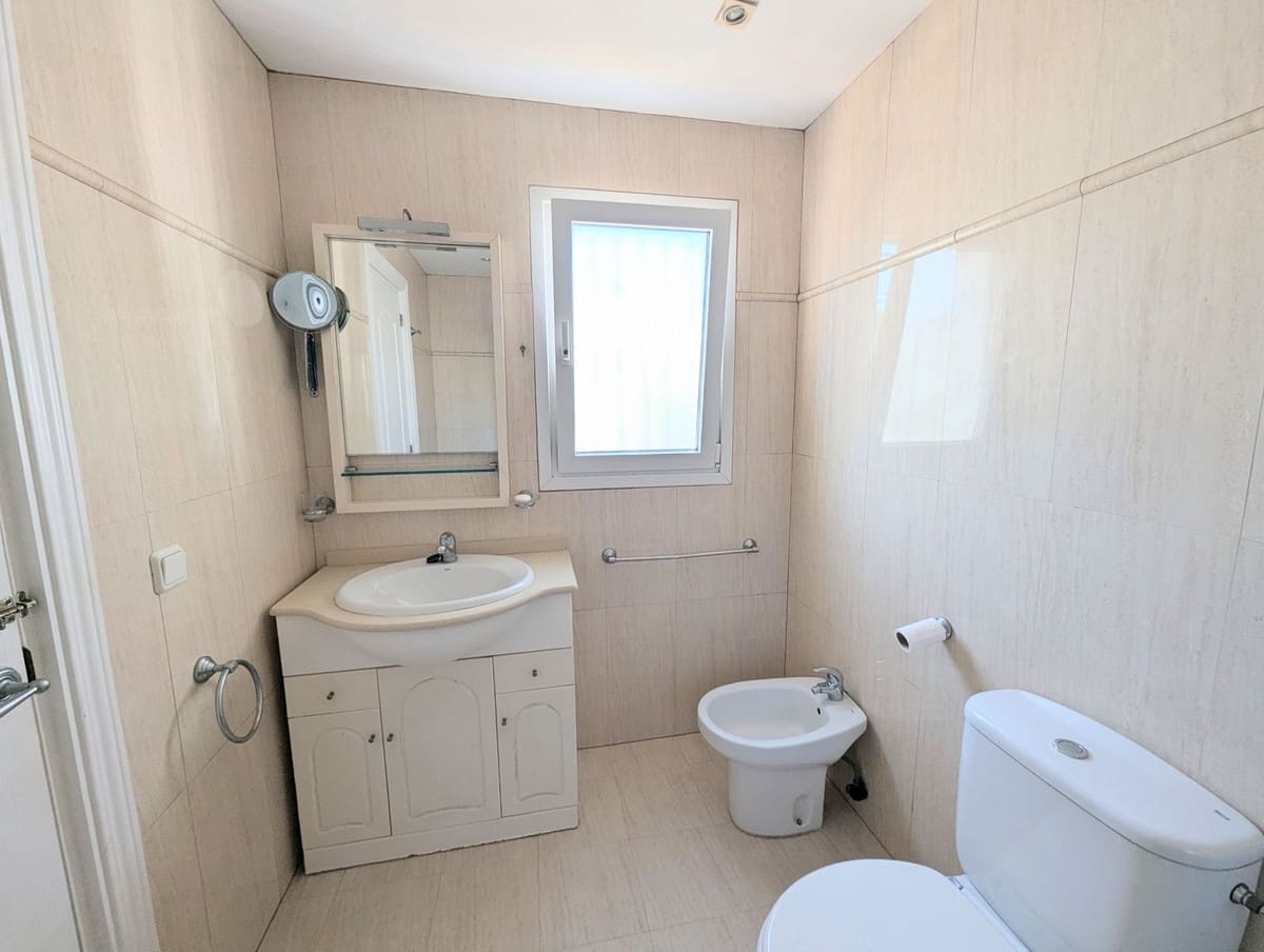 3 bedroom Townhouse for sale in Calahonda with pool - € 449,000 (Ref: 9849534)