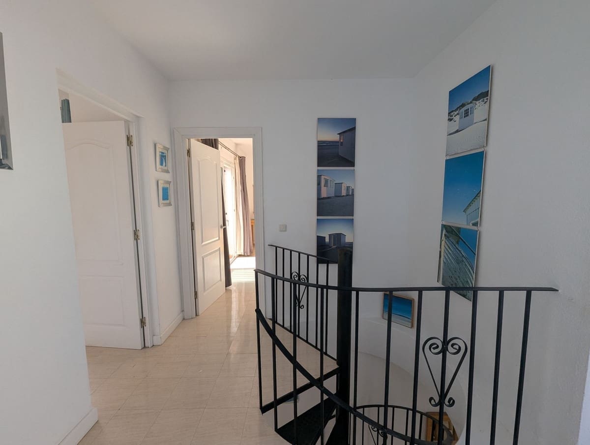 3 bedroom Townhouse for sale in Calahonda with pool - € 449,000 (Ref: 9849534)
