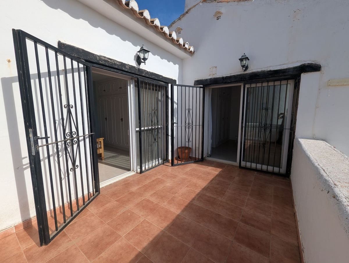 3 bedroom Townhouse for sale in Calahonda with pool - € 449,000 (Ref: 9849534)