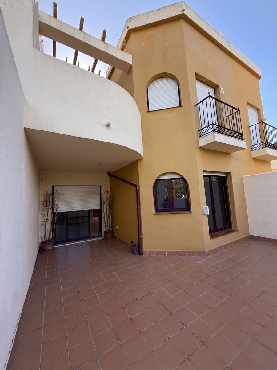 3 bedroom Townhouse for sale in Marbella with pool - € 830,000 (Ref: 9849536)