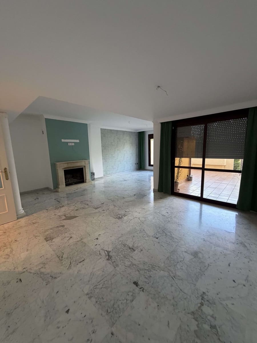 3 bedroom Townhouse for sale in Marbella with pool - € 830,000 (Ref: 9849536)