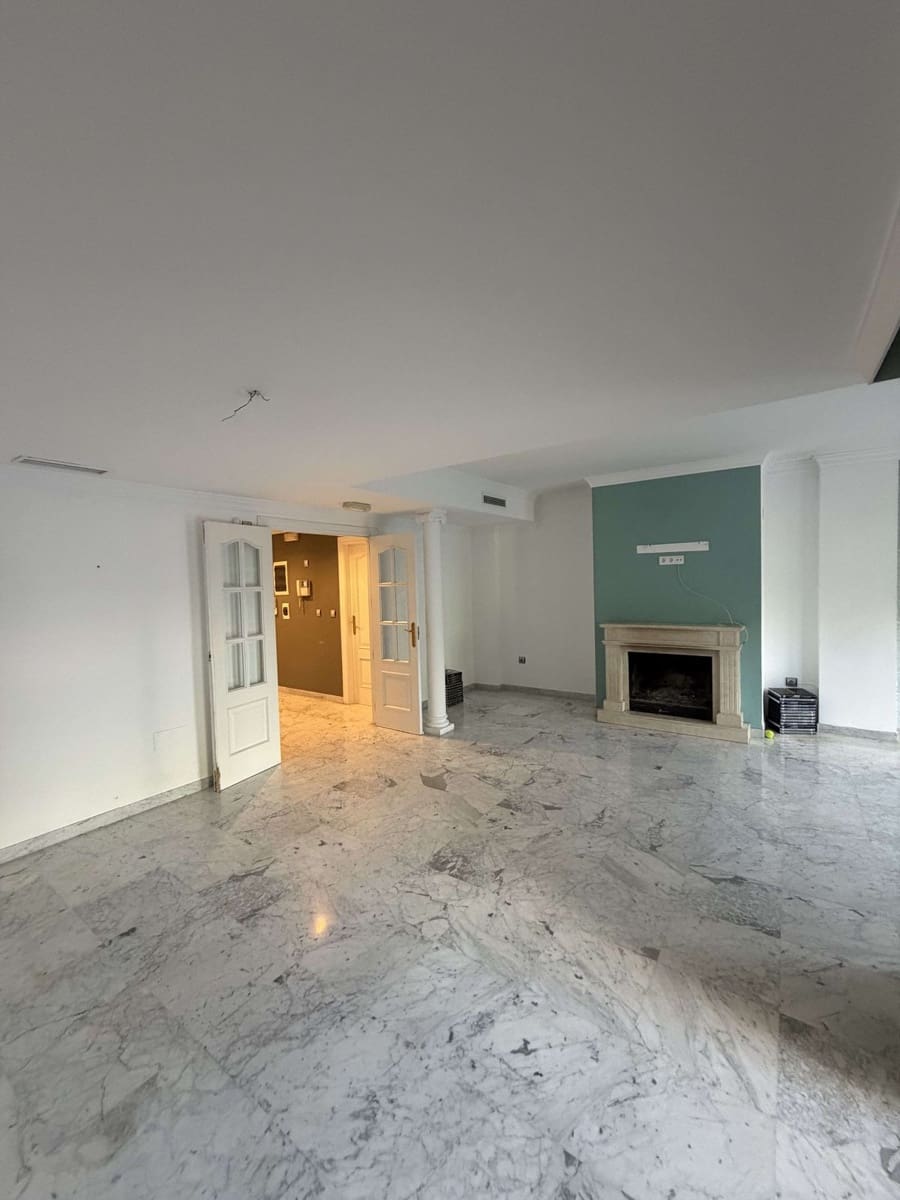 3 bedroom Townhouse for sale in Marbella with pool - € 830,000 (Ref: 9849536)