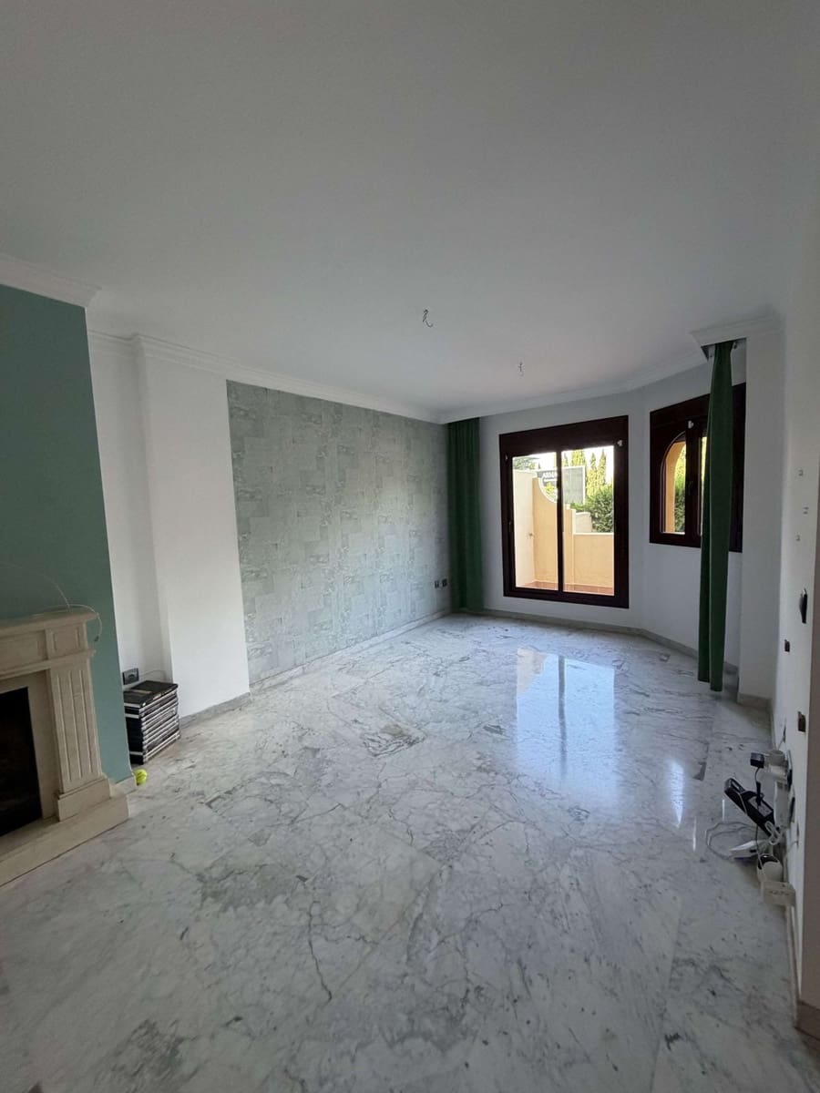 3 bedroom Townhouse for sale in Marbella with pool - € 830,000 (Ref: 9849536)