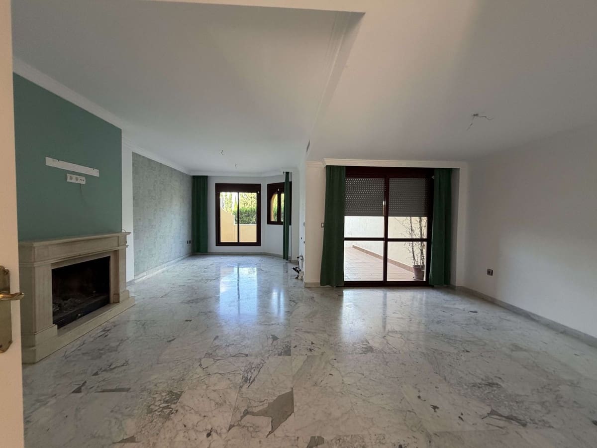 3 bedroom Townhouse for sale in Marbella with pool - € 830,000 (Ref: 9849536)