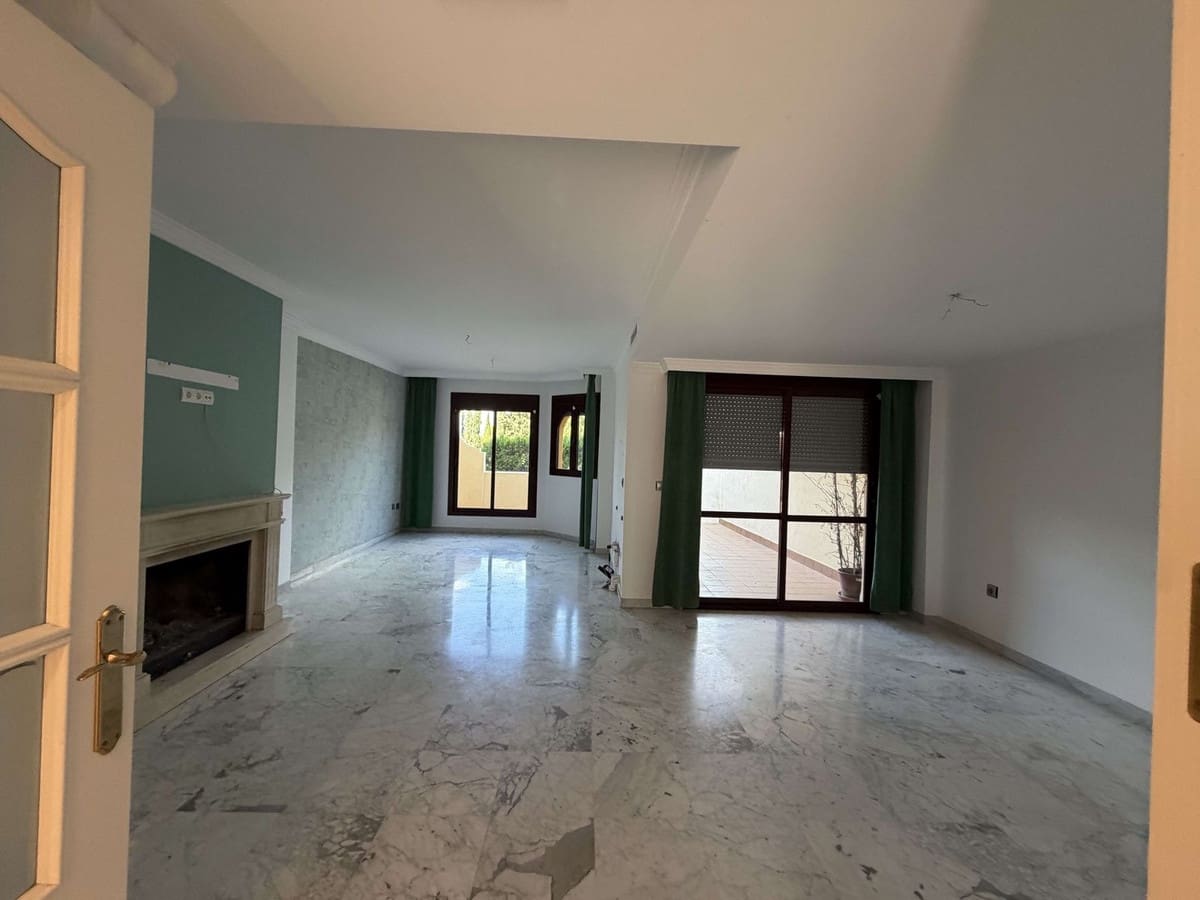3 bedroom Townhouse for sale in Marbella with pool - € 830,000 (Ref: 9849536)