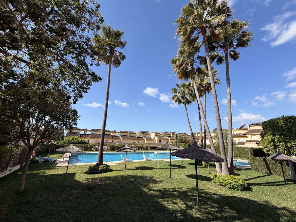 3 bedroom Townhouse for sale in Marbella with pool - € 830,000 (Ref: 9849536)