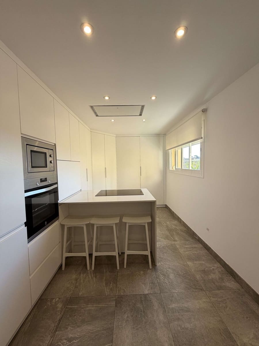 3 bedroom Townhouse for sale in Marbella with pool - € 830,000 (Ref: 9849536)