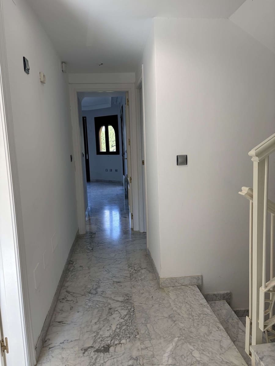 3 bedroom Townhouse for sale in Marbella with pool - € 830,000 (Ref: 9849536)