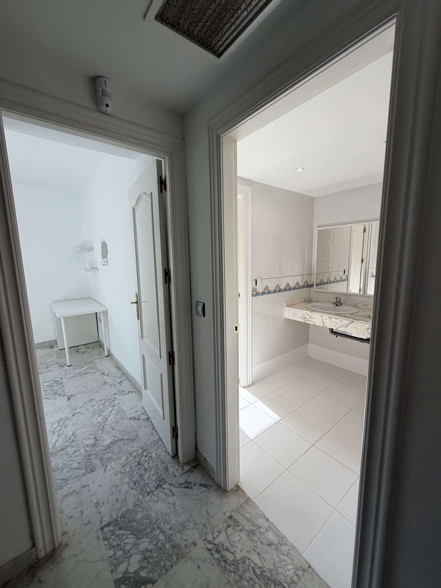 3 bedroom Townhouse for sale in Marbella with pool - € 830,000 (Ref: 9849536)