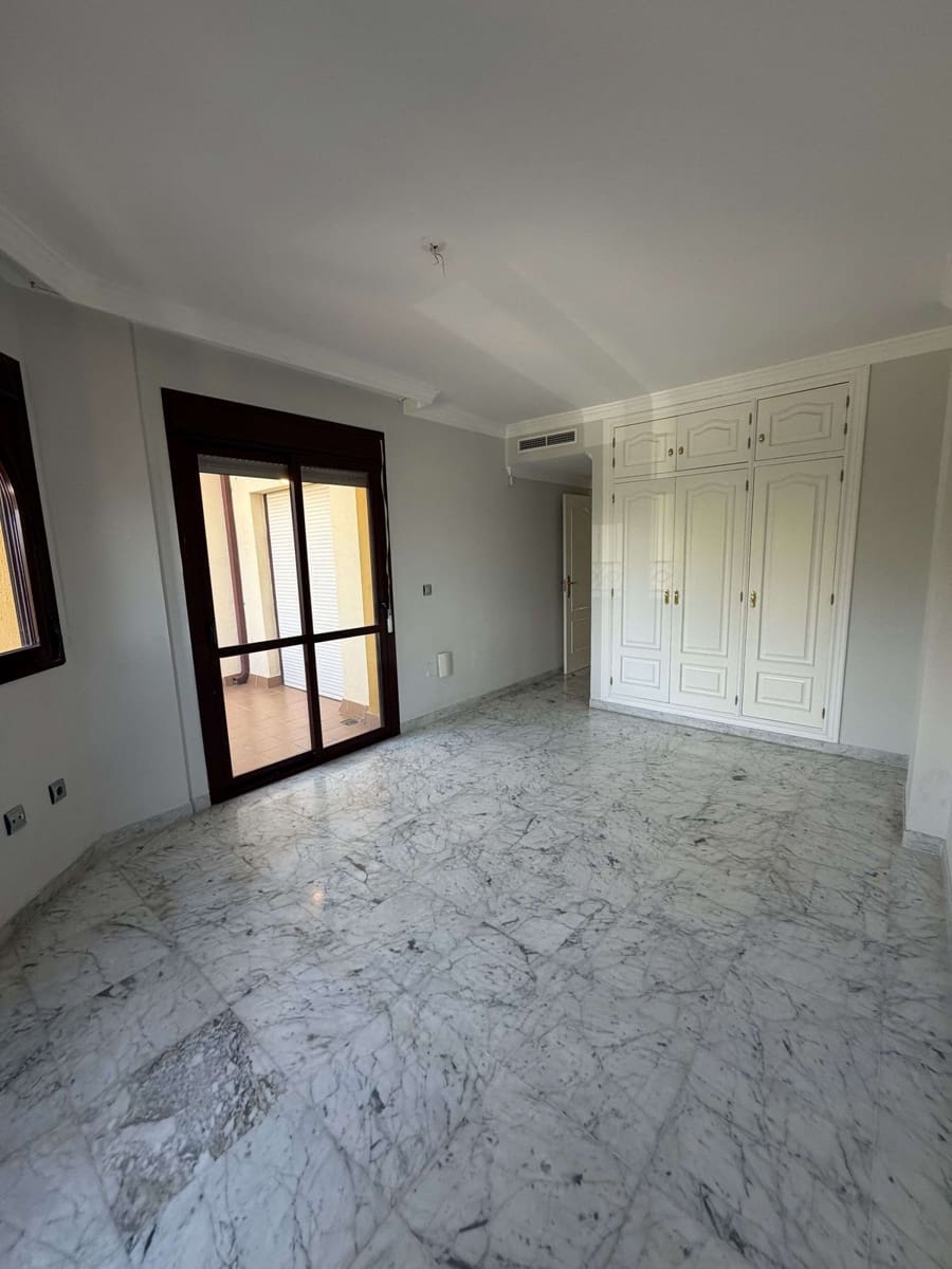 3 bedroom Townhouse for sale in Marbella with pool - € 830,000 (Ref: 9849536)