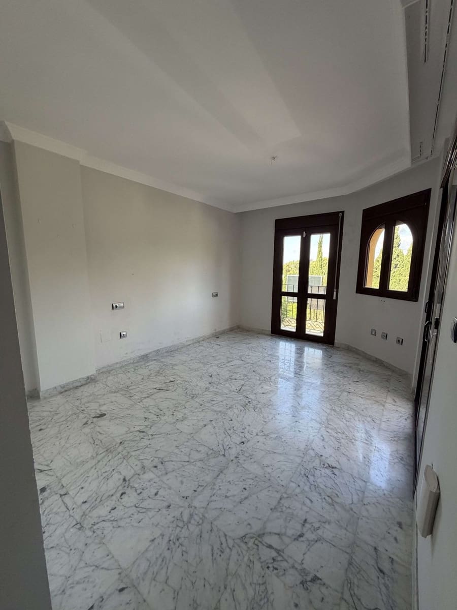 3 bedroom Townhouse for sale in Marbella with pool - € 830,000 (Ref: 9849536)
