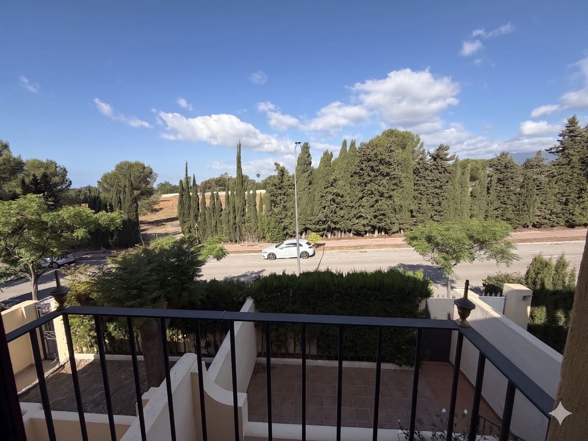 3 bedroom Townhouse for sale in Marbella with pool - € 830,000 (Ref: 9849536)
