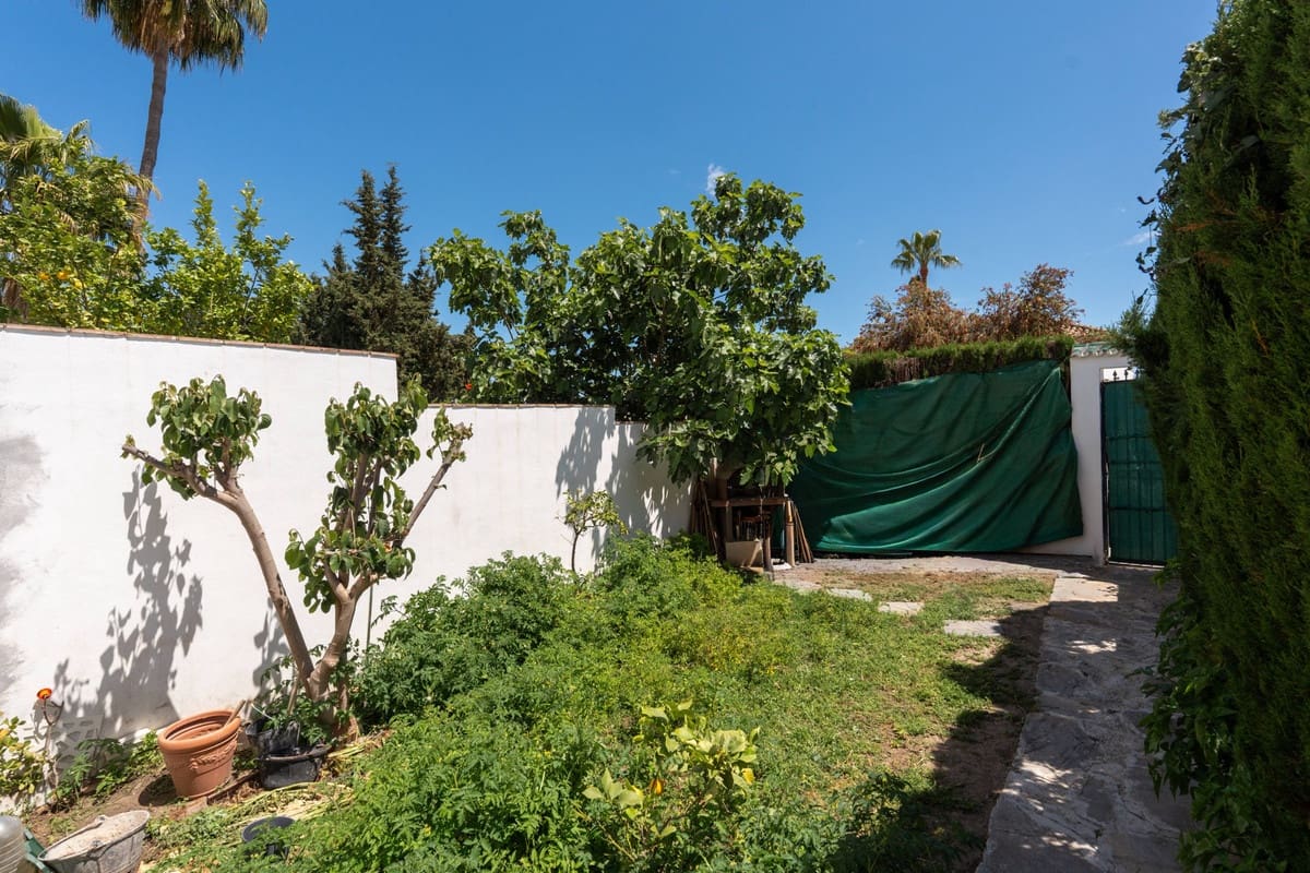 3 slaapkamer Huis te koop in Nueva Andalucia met zwembad - € 620.000 (Ref: 9849537)