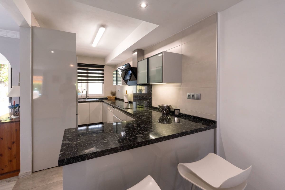 3 slaapkamer Huis te koop in Nueva Andalucia met zwembad - € 620.000 (Ref: 9849537)