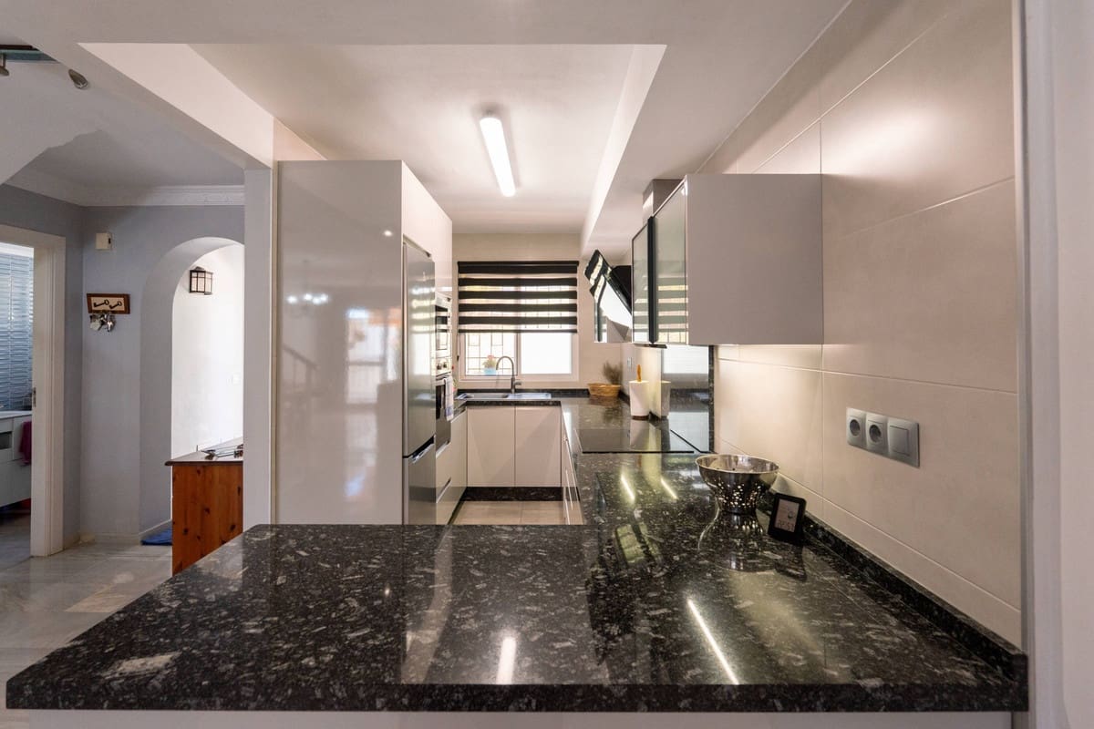 3 slaapkamer Huis te koop in Nueva Andalucia met zwembad - € 620.000 (Ref: 9849537)
