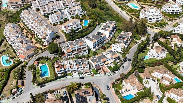 3 slaapkamer Huis te koop in La Dama de Noche - La Alzambra, Marbella met zwembad - € 620.000 (Ref: 9849537)
