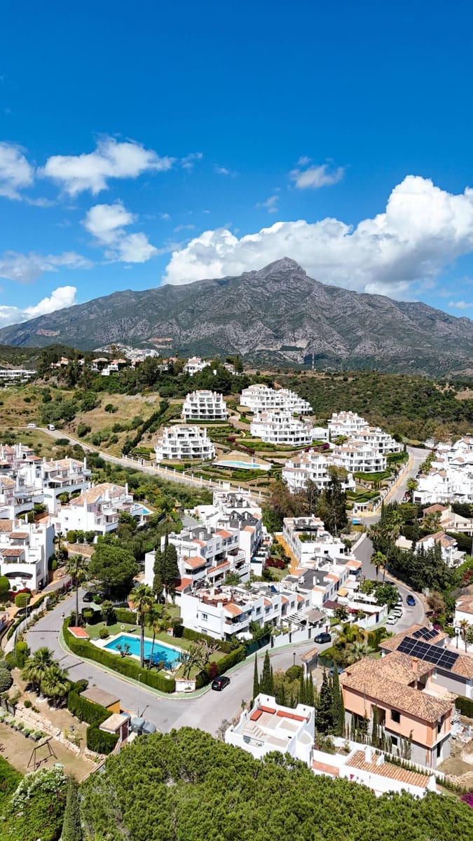3 slaapkamer Huis te koop in Nueva Andalucia met zwembad - € 620.000 (Ref: 9849537)