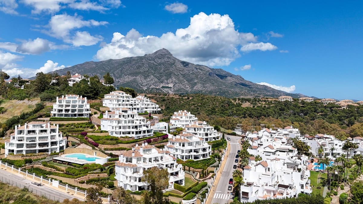3 slaapkamer Huis te koop in Nueva Andalucia met zwembad - € 620.000 (Ref: 9849537)