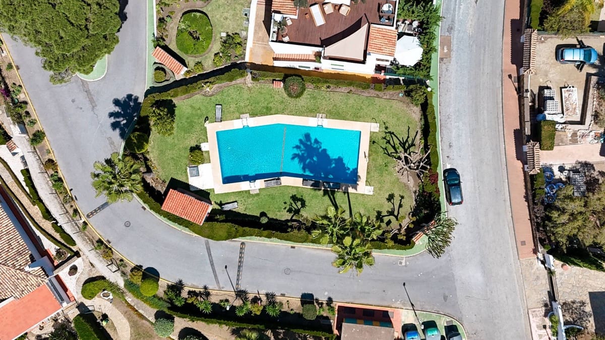 3 slaapkamer Huis te koop in Nueva Andalucia met zwembad - € 620.000 (Ref: 9849537)