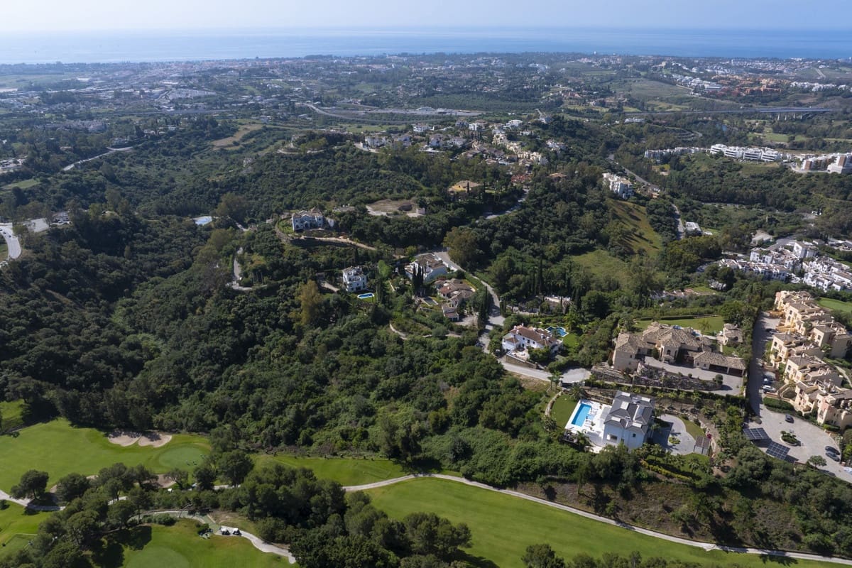 3 bedroom Villa for sale in Benahavis with pool - € 2,650,000 (Ref: 9849539)