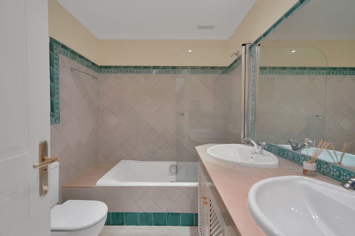 3 slaapkamer Huis te koop in Benahavis met zwembad garage - € 575.000 (Ref: 9849541)