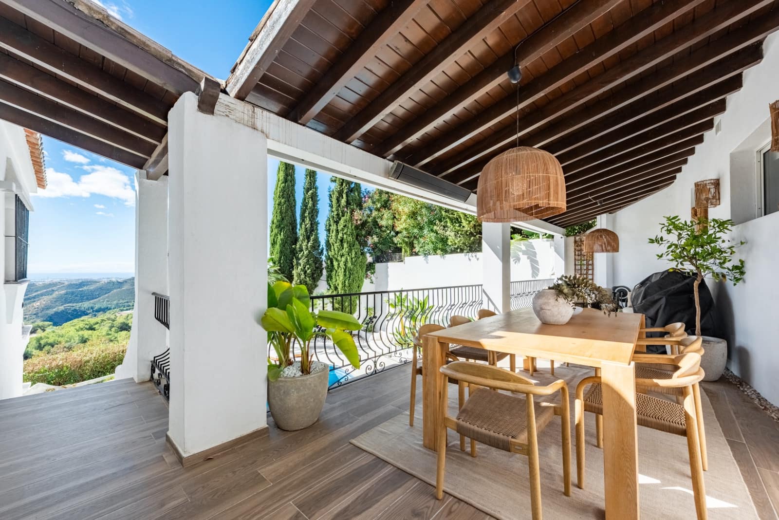 4 sovrum Semi-fristående Villa till salu i Istan med pool - 1 550 000 € (Ref: 9851900)