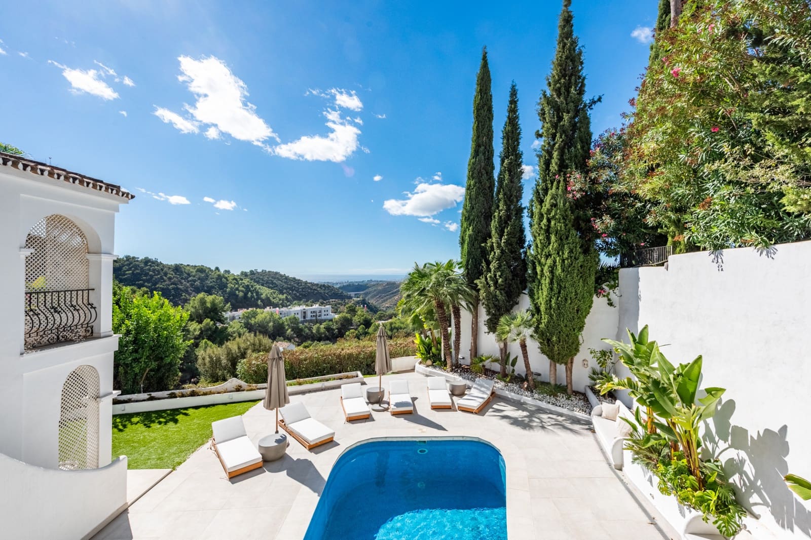 4 sovrum Semi-fristående Villa till salu i Istan med pool - 1 550 000 € (Ref: 9851900)