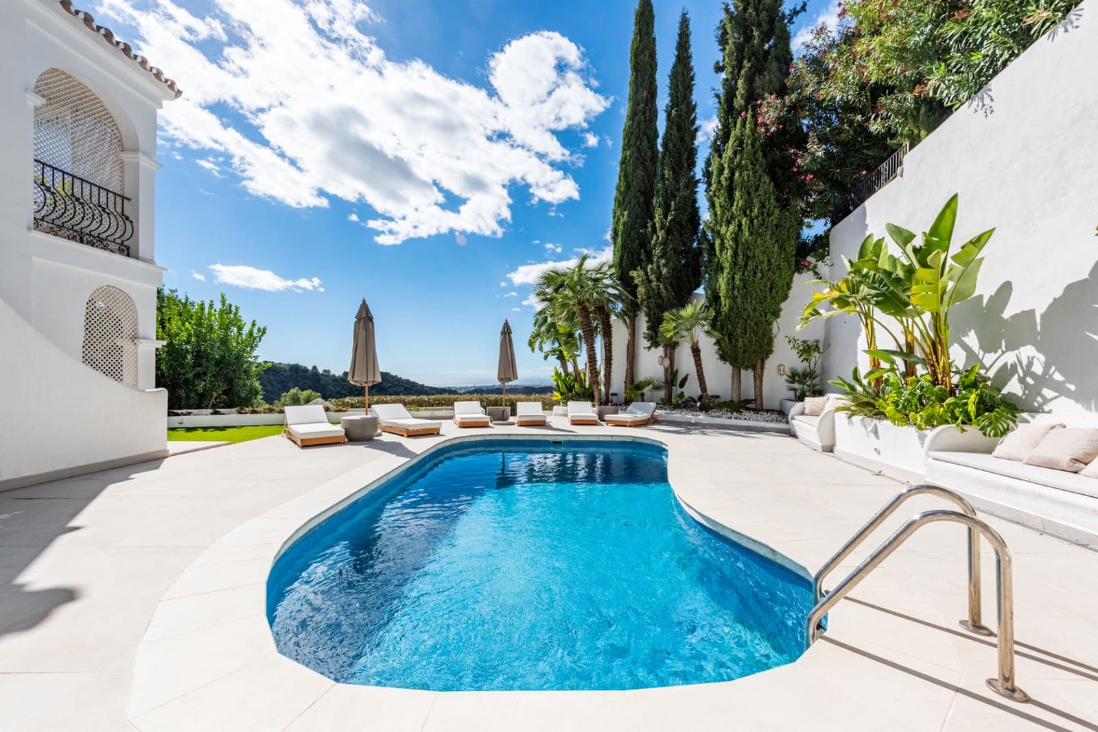 4 sovrum Semi-fristående Villa till salu i Istan med pool - 1 550 000 € (Ref: 9851900)
