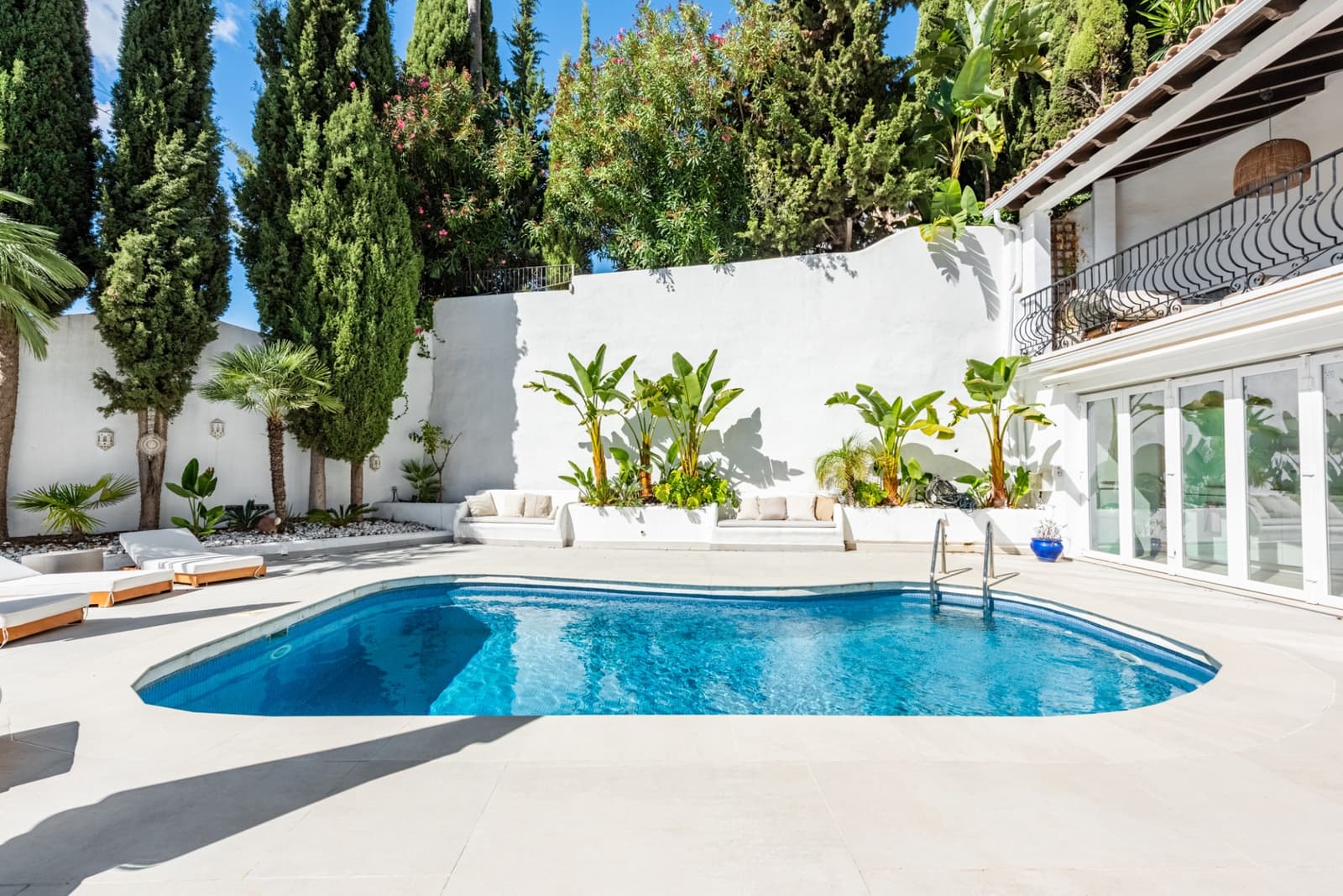 4 sovrum Semi-fristående Villa till salu i Istan med pool - 1 550 000 € (Ref: 9851900)