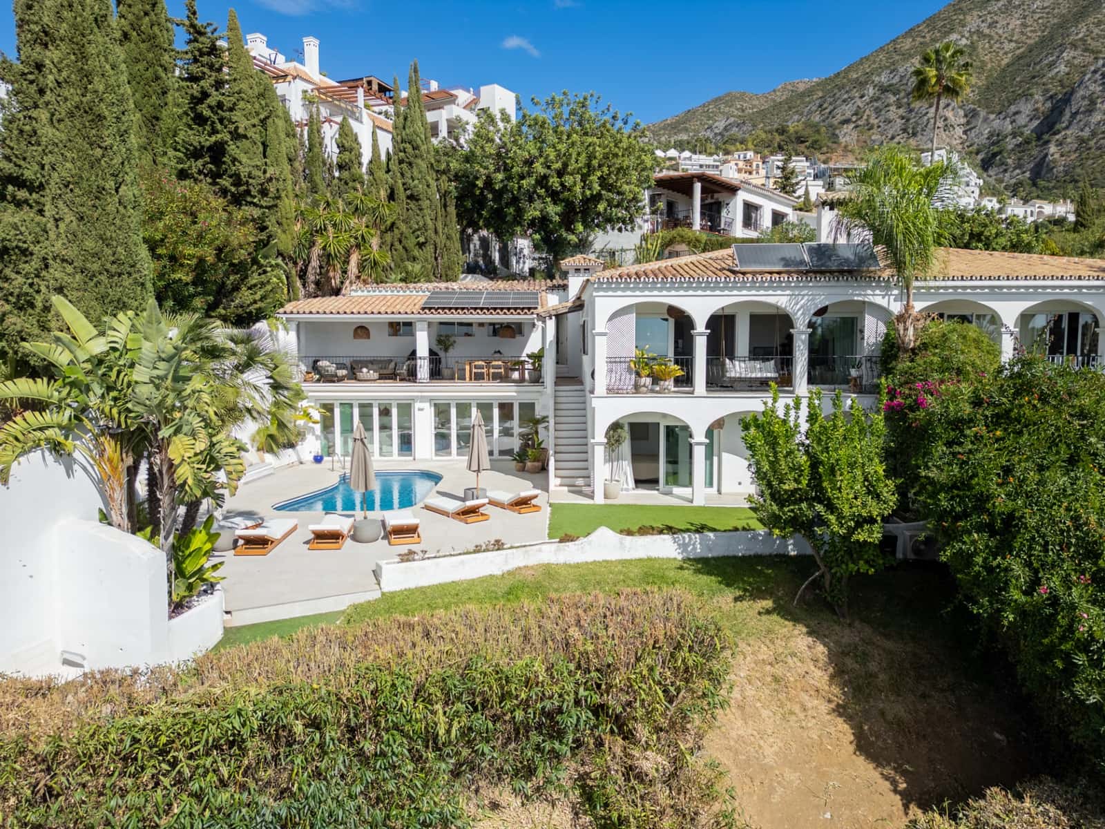 4 sovrum Semi-fristående Villa till salu i Istan med pool - 1 550 000 € (Ref: 9851900)
