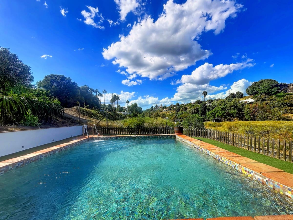 3 slaapkamer Finca/Landhuis te koop in Estepona met zwembad - € 800.000 (Ref: 9851904)