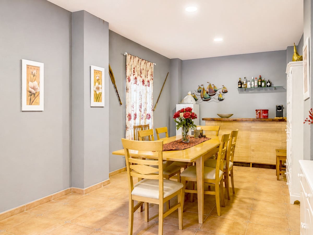 3 slaapkamer Finca/Landhuis te koop in Estepona met zwembad - € 800.000 (Ref: 9851904)