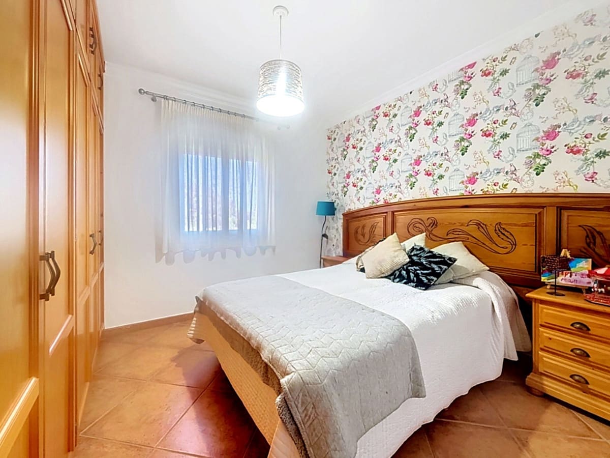 3 slaapkamer Finca/Landhuis te koop in Estepona met zwembad - € 800.000 (Ref: 9851904)