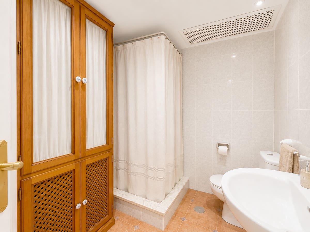 3 slaapkamer Finca/Landhuis te koop in Estepona met zwembad - € 800.000 (Ref: 9851904)