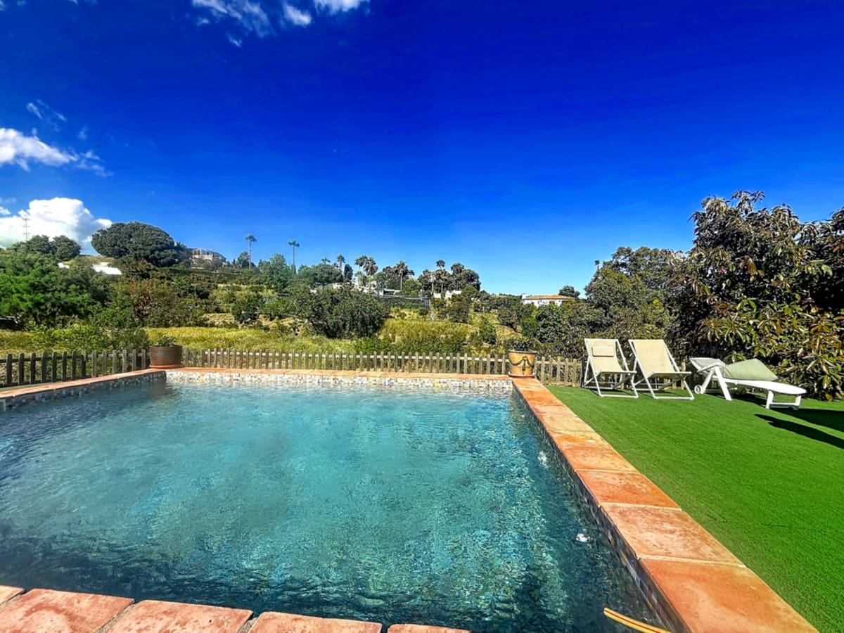 3 slaapkamer Finca/Landhuis te koop in Estepona met zwembad - € 800.000 (Ref: 9851904)
