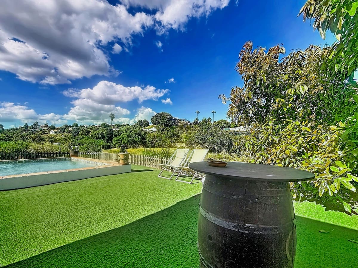 3 slaapkamer Finca/Landhuis te koop in Estepona met zwembad - € 800.000 (Ref: 9851904)