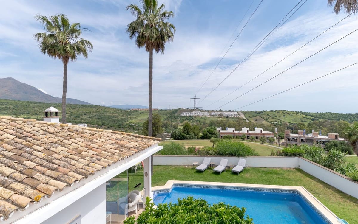 3 chambre Villa/Maison à vendre à Estepona avec piscine - 825 000 € (Ref: 9855603)